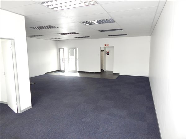 106  m² Commercial space