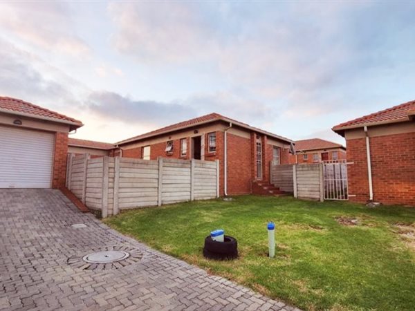 3 Bed House in Thatch Hill Estate