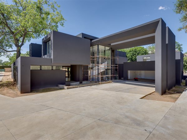 5 Bedroom House