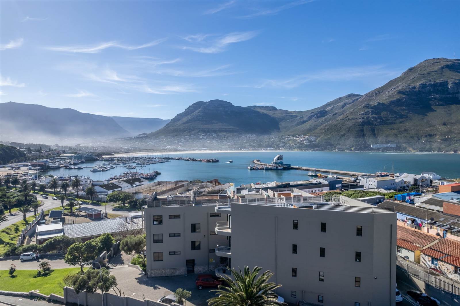 2 Bed Apartment in Hout Bay and surrounds photo number 2