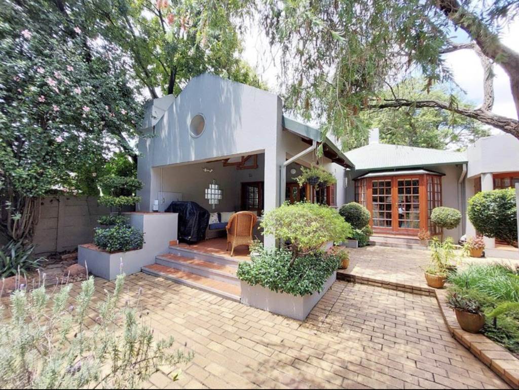 4 Bed House in Fourways photo number 3