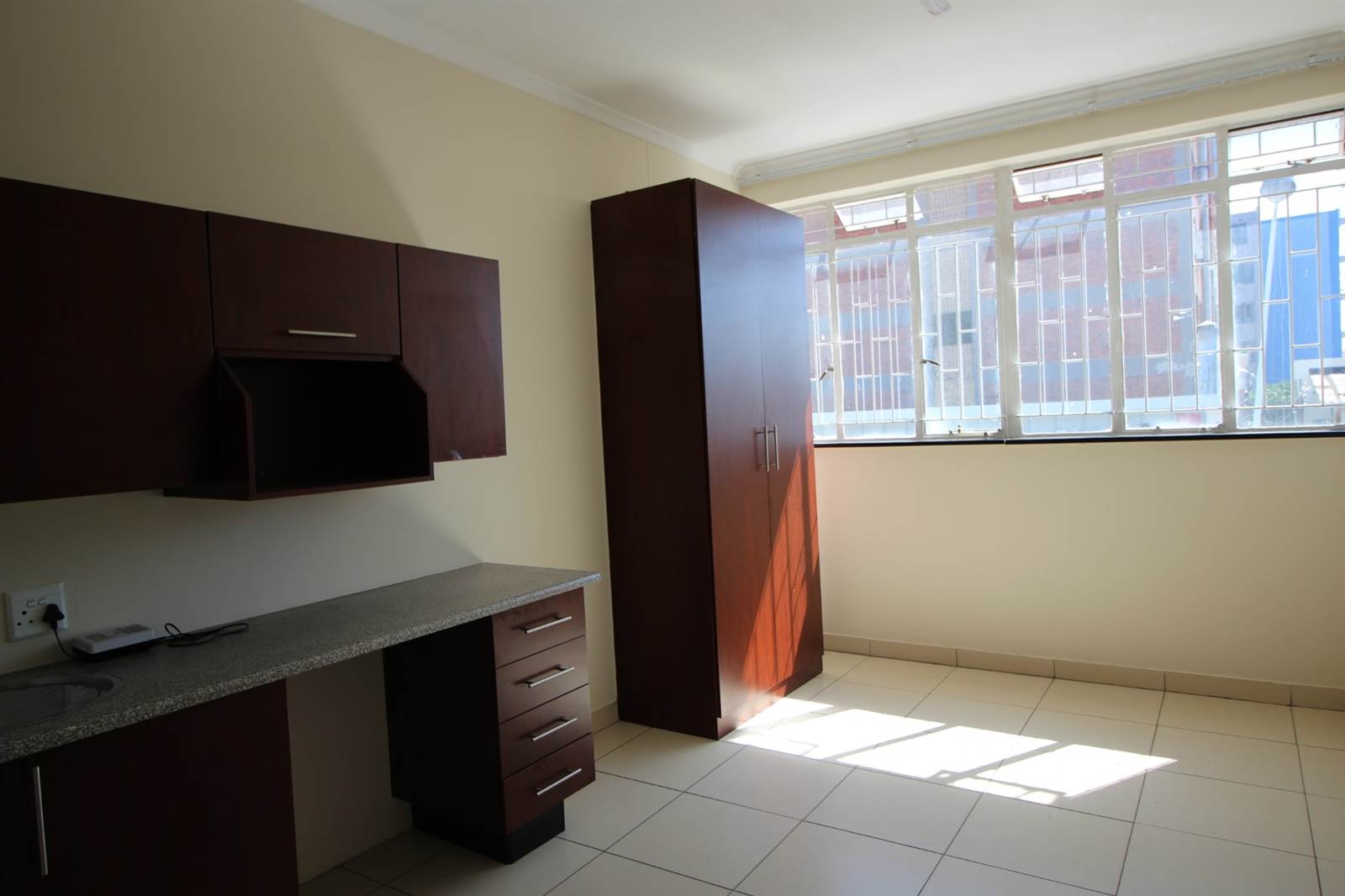 Bachelor apartment in Boksburg Central photo number 2