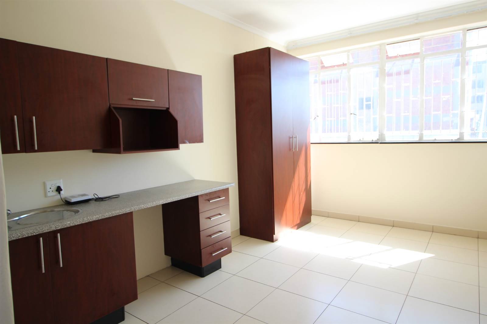 Bachelor apartment in Boksburg Central photo number 7