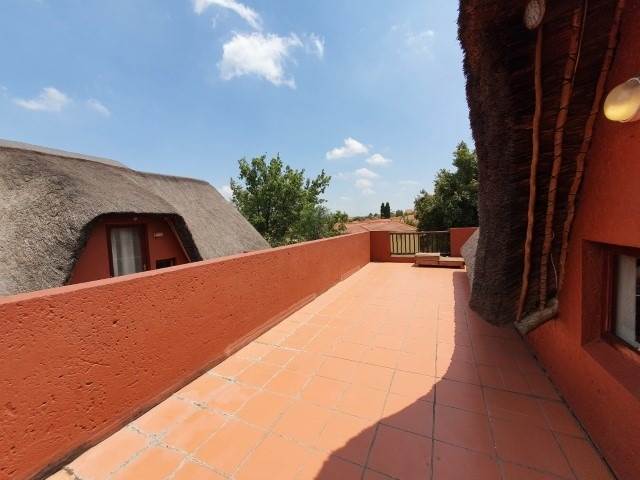 2 Bed Apartment in Sunninghill photo number 29
