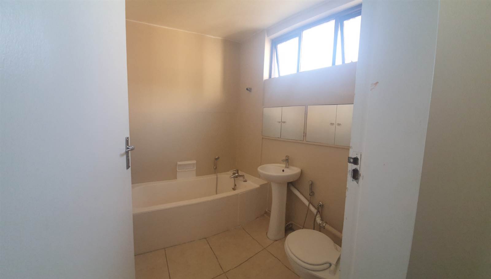 3 Bed Apartment in Musgrave photo number 13