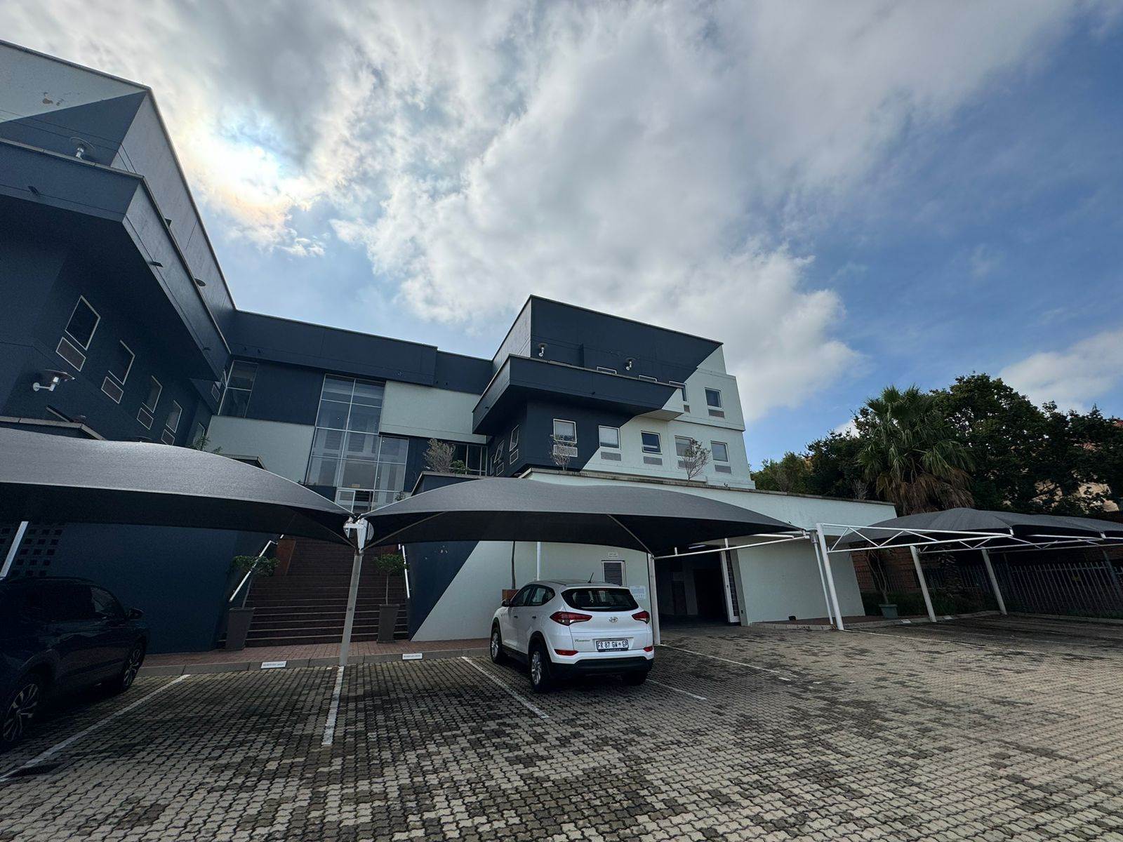 133  m² Commercial space in Sunninghill photo number 1