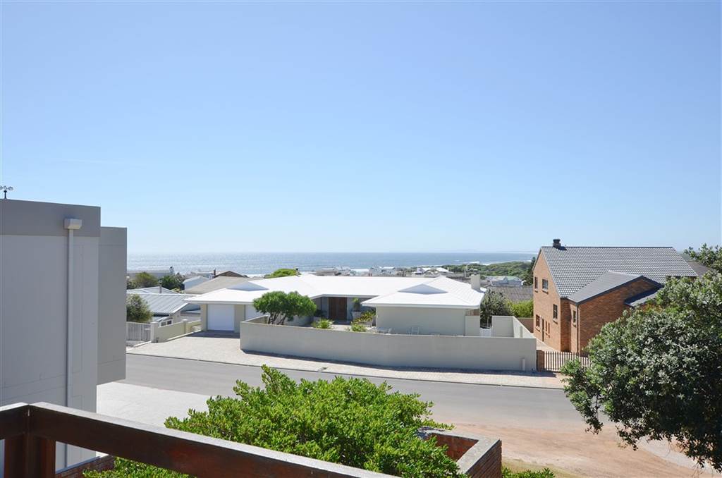 3 Bed House in Yzerfontein photo number 14