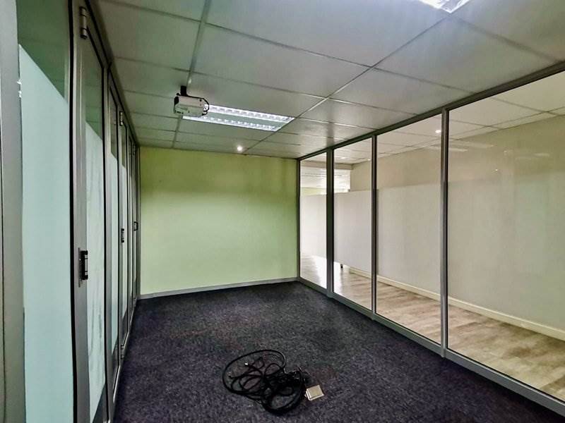 383  m² Office Space in Hyde Park photo number 14