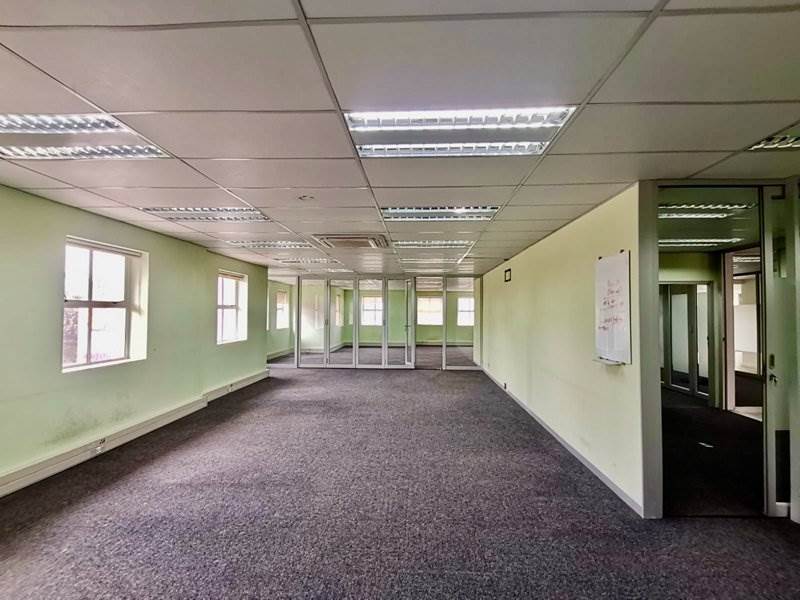 383  m² Office Space in Hyde Park photo number 20