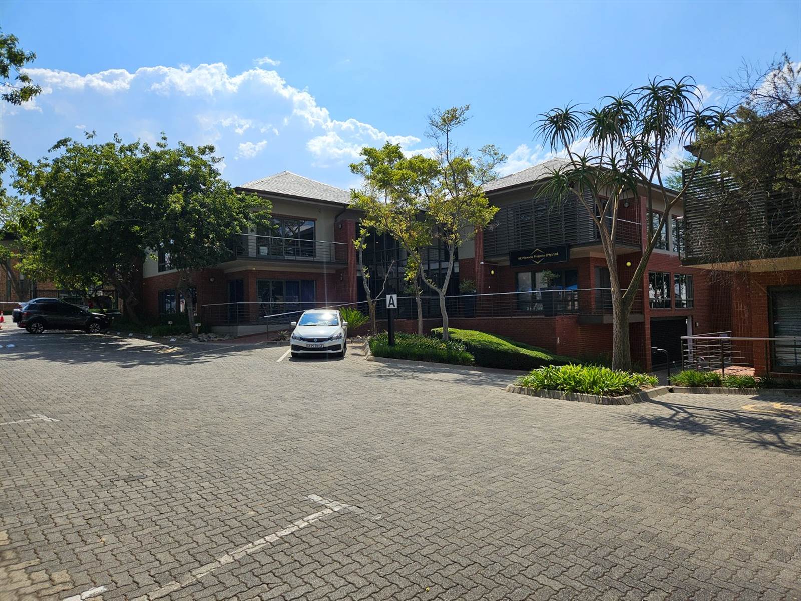 500  m² Commercial space in Fourways photo number 1