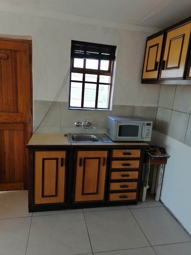 3 Bed House in Albertinia photo number 23