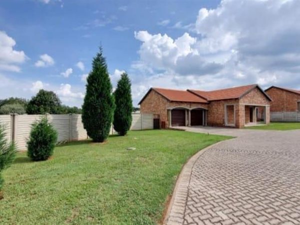 3 Bedroom Townhouse 3 Bedroom Townhouse