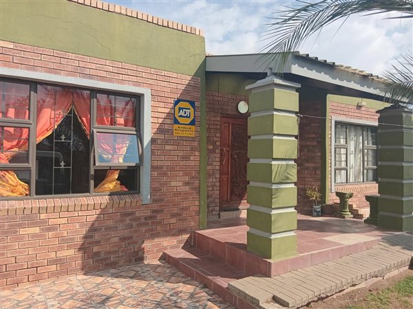 4 Bedroom House 4 Bedroom House