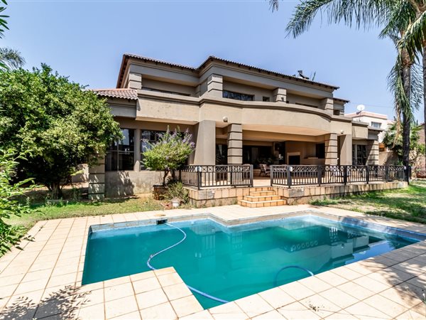 4 Bedroom House 4 Bedroom House