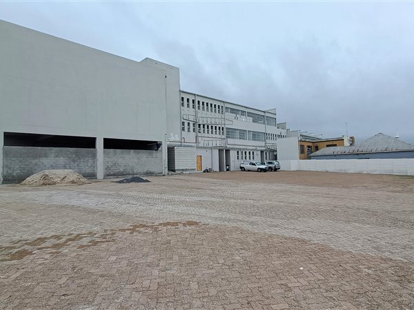 950  m² Commercial space