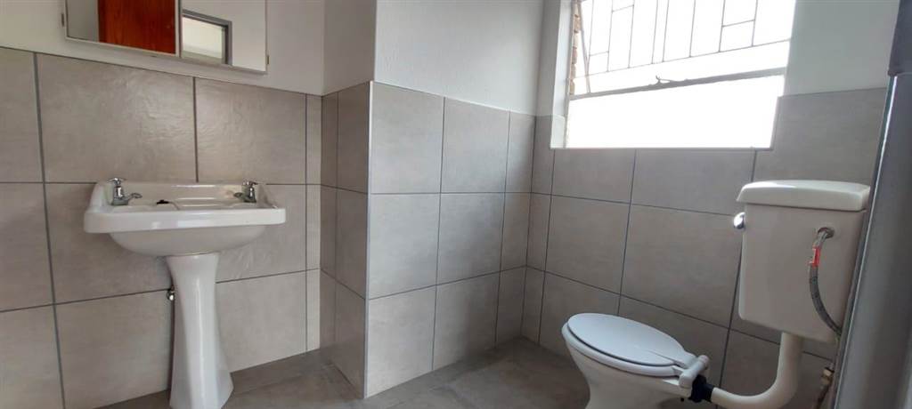 3 Bed Townhouse in Benoni Central photo number 18
