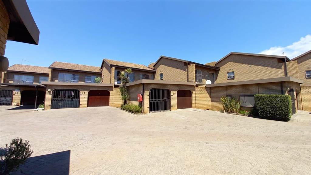 3 Bed Townhouse in Benoni Central photo number 21