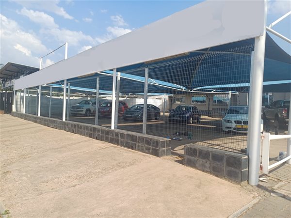 700  m² Commercial space