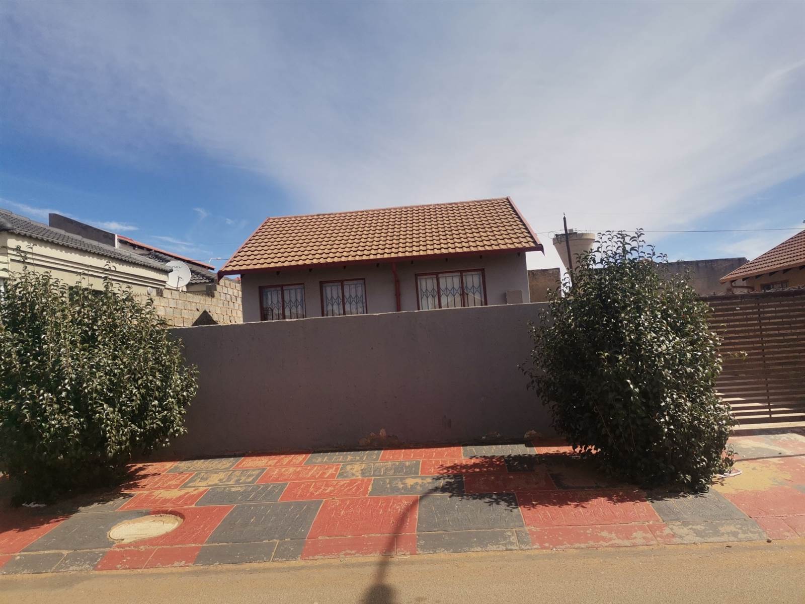 2 Bed House in Protea Glen photo number 2