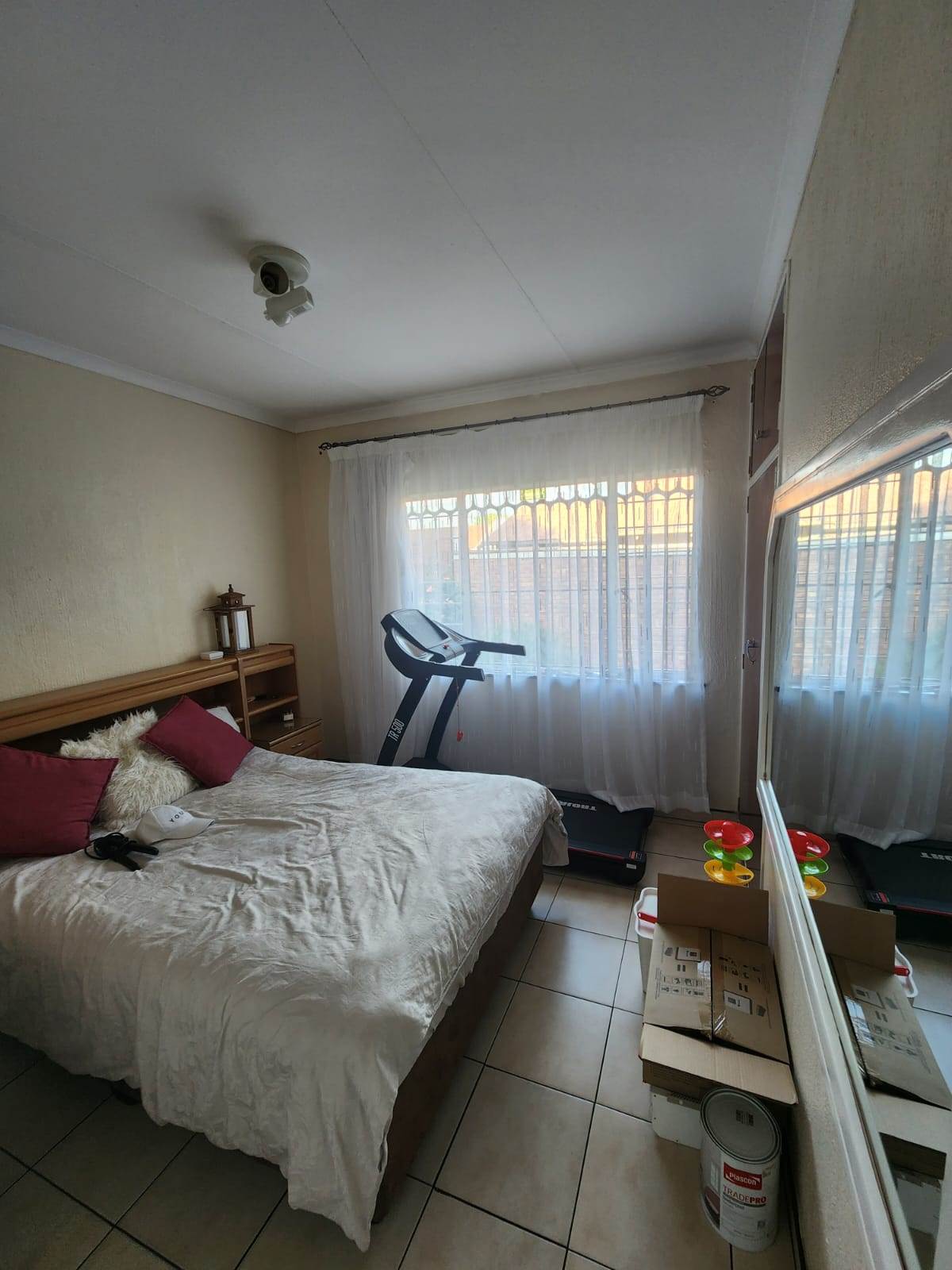 4 Bed House in Laudium photo number 4