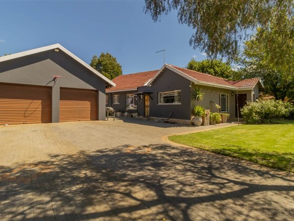 4 Bedroom House 4 Bedroom House