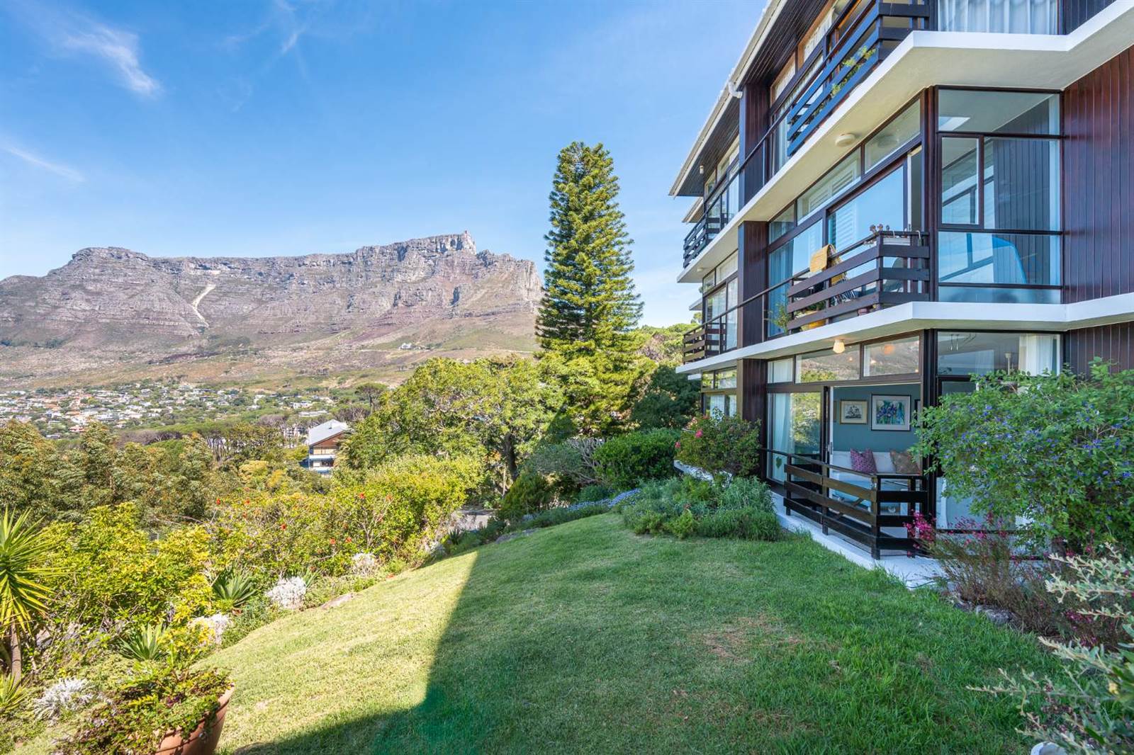 2 Bed Apartment in Tamboerskloof photo number 25