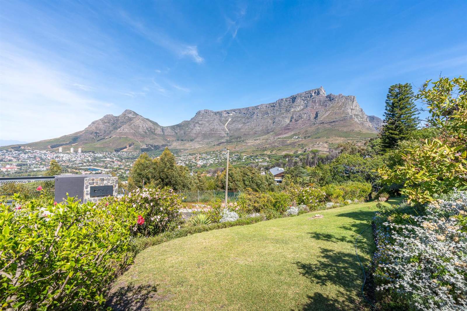 2 Bed Apartment in Tamboerskloof photo number 20