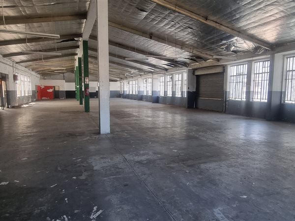 1 500  m² Commercial space