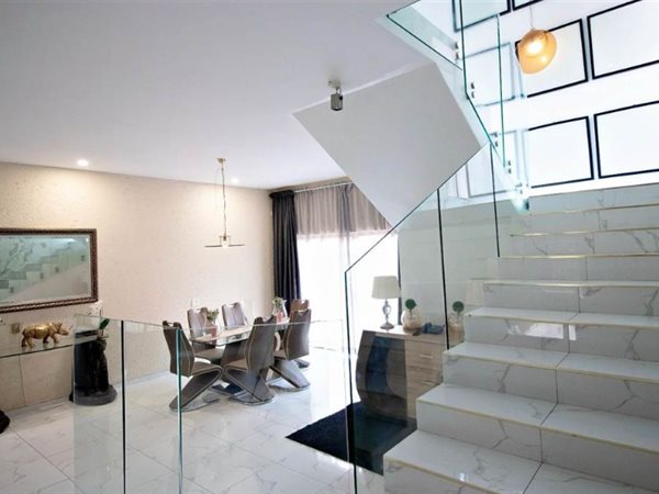 5 Bedroom House 5 Bedroom House