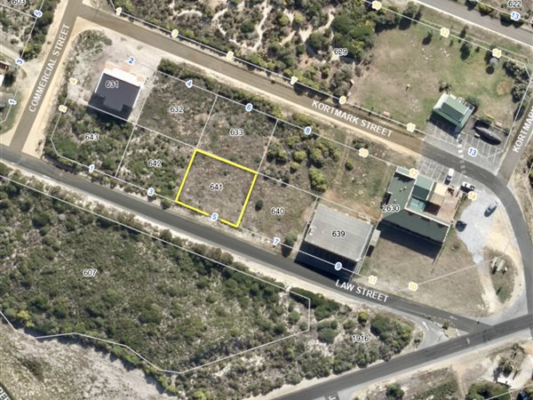 555 m² Land