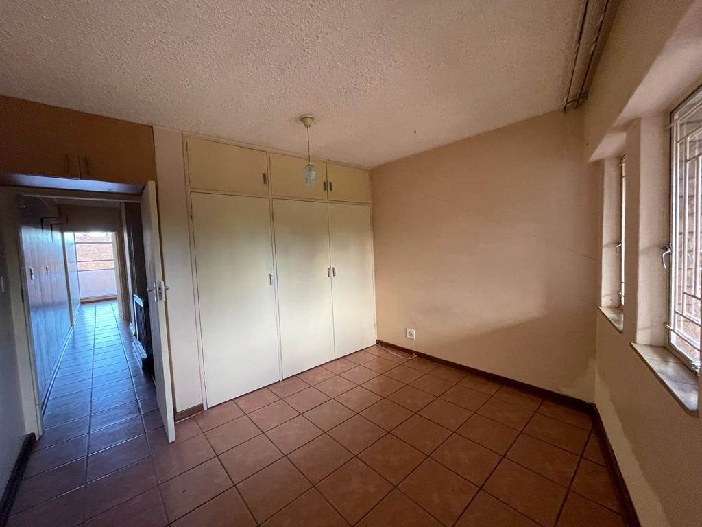 2 Bed Apartment in Ficksburg photo number 6