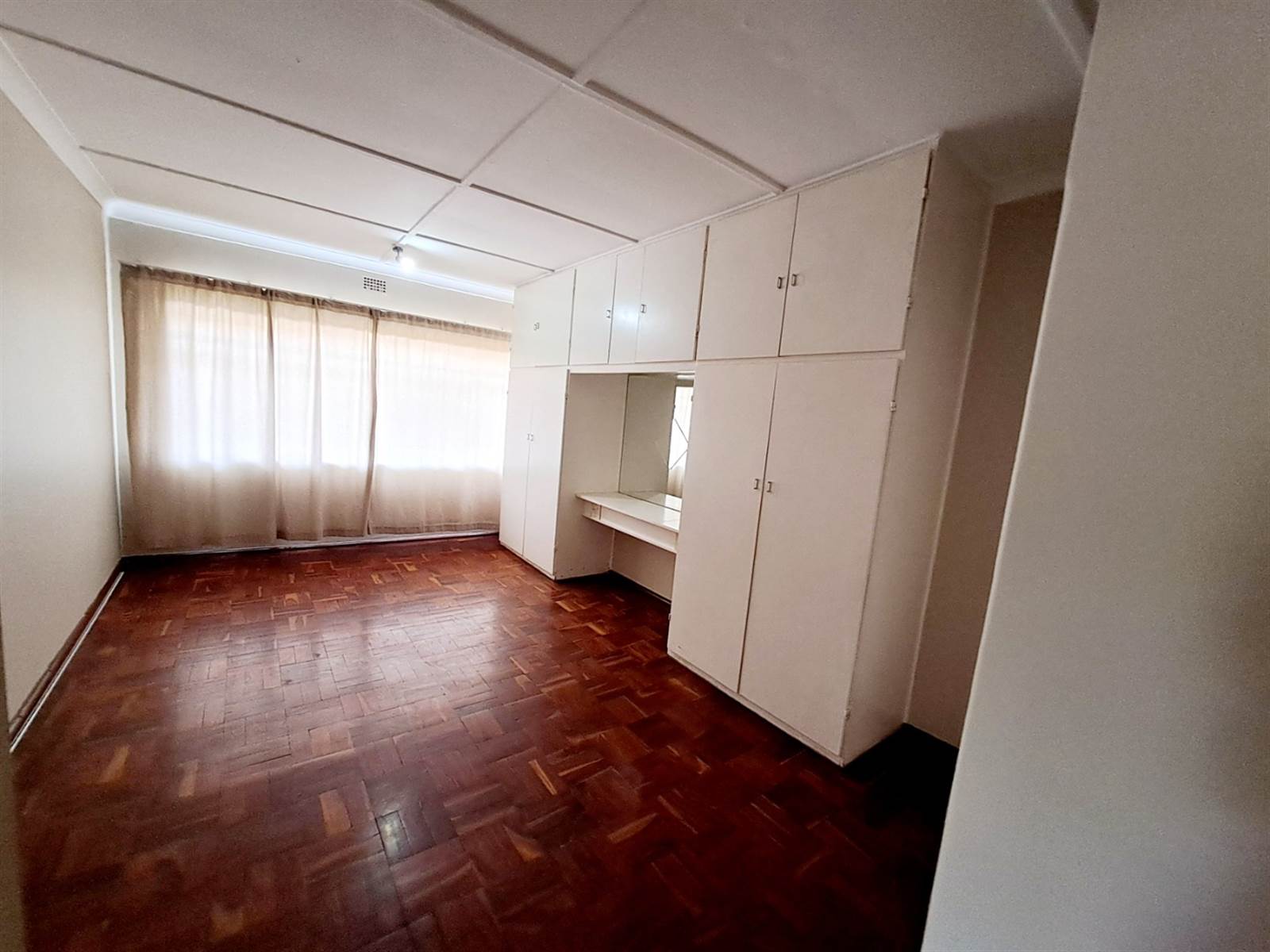 1 Bed Apartment in Lambton photo number 8
