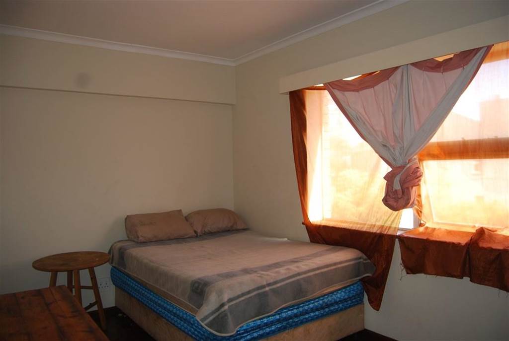 2 Bed Apartment in Port Elizabeth Central photo number 21