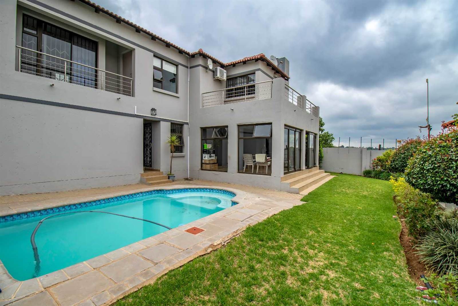 4 Bed Townhouse in Krugersdorp Central photo number 1