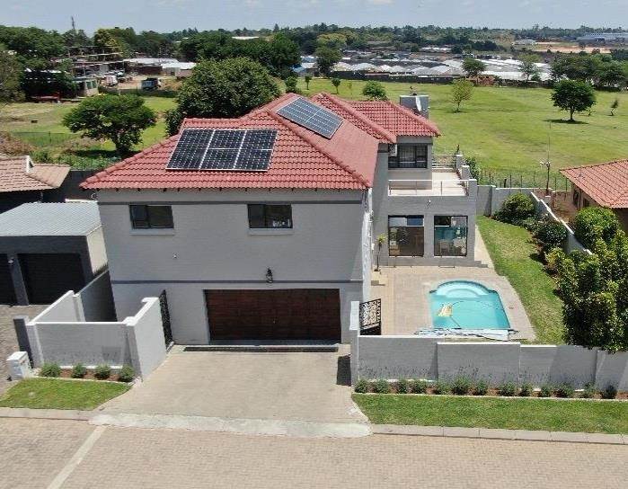 4 Bed Townhouse in Krugersdorp Central photo number 30