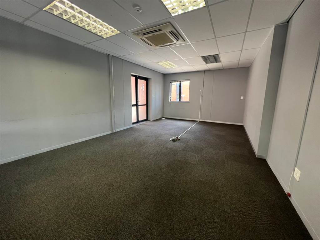 426  m² Commercial space in Ruimsig photo number 24