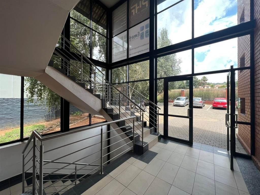 426  m² Commercial space in Ruimsig photo number 2