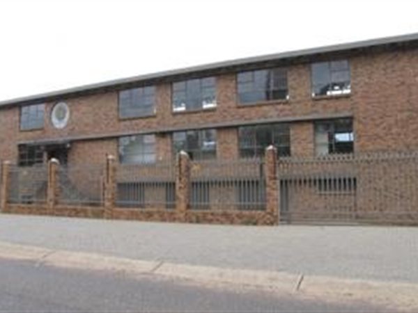 800  m² Commercial space in Silverton
