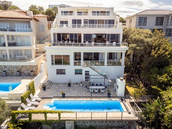 6 Bed House in Signal Hill
