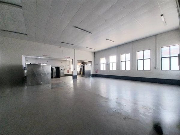 418  m² Industrial space