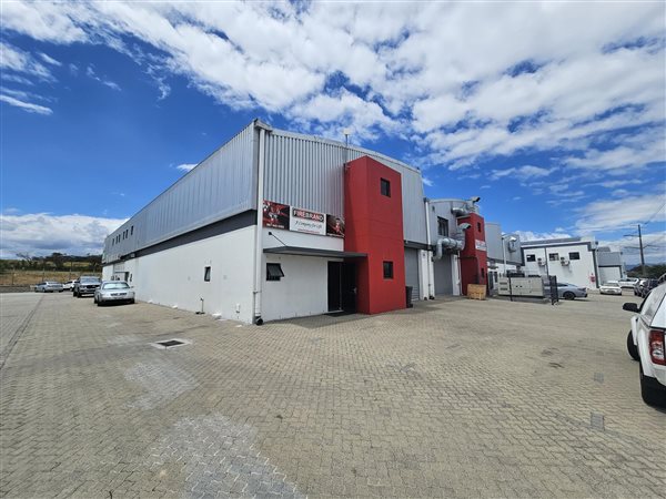 874  m² Industrial space