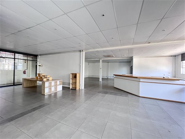 250  m² Commercial space in Woodstock