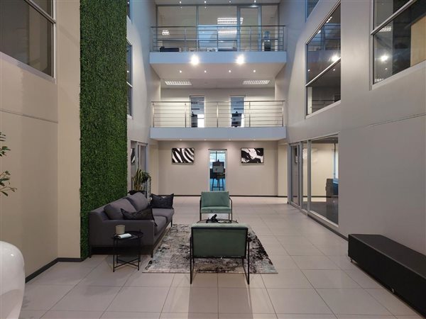 164  m² Commercial space in Cresta
