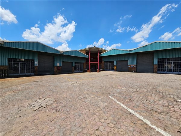 1 100 m² Industrial space 1 100 m² Industrial space