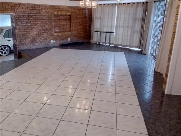 5 Bed House in Verulam Central