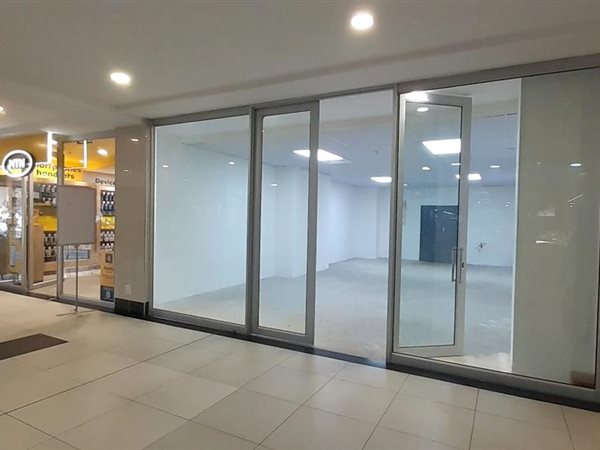 32  m² Retail Space