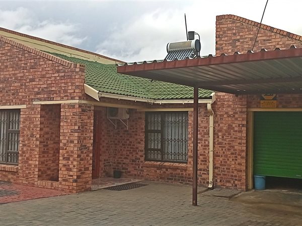 4 Bedroom House 4 Bedroom House