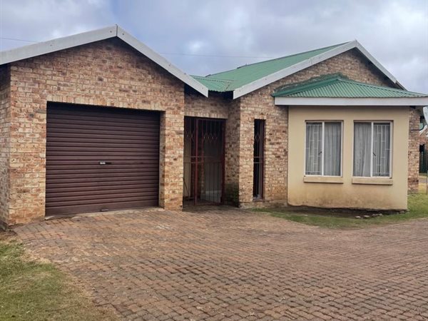 3 Bedroom Townhouse 3 Bedroom Townhouse