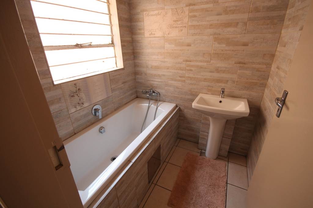 2 Bed Townhouse in Eldoraigne photo number 9