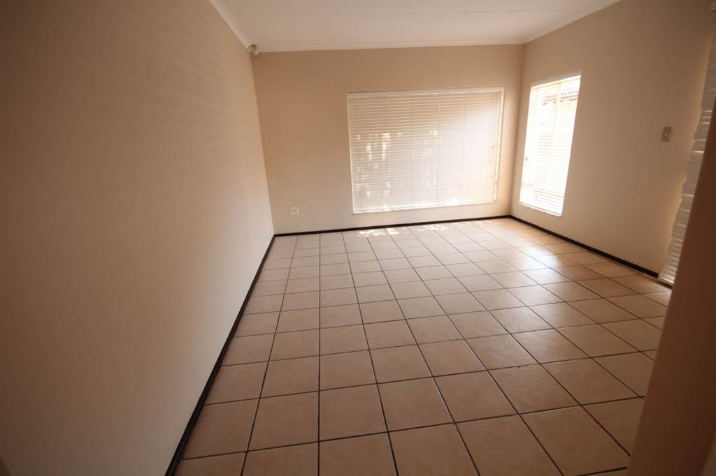 2 Bed Townhouse in Eldoraigne photo number 2